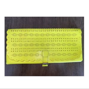 Clutch / Yellow Greenish